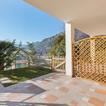 Сasa de vacaciones Pleasant Holiday In With Swimming Pool Tremosine